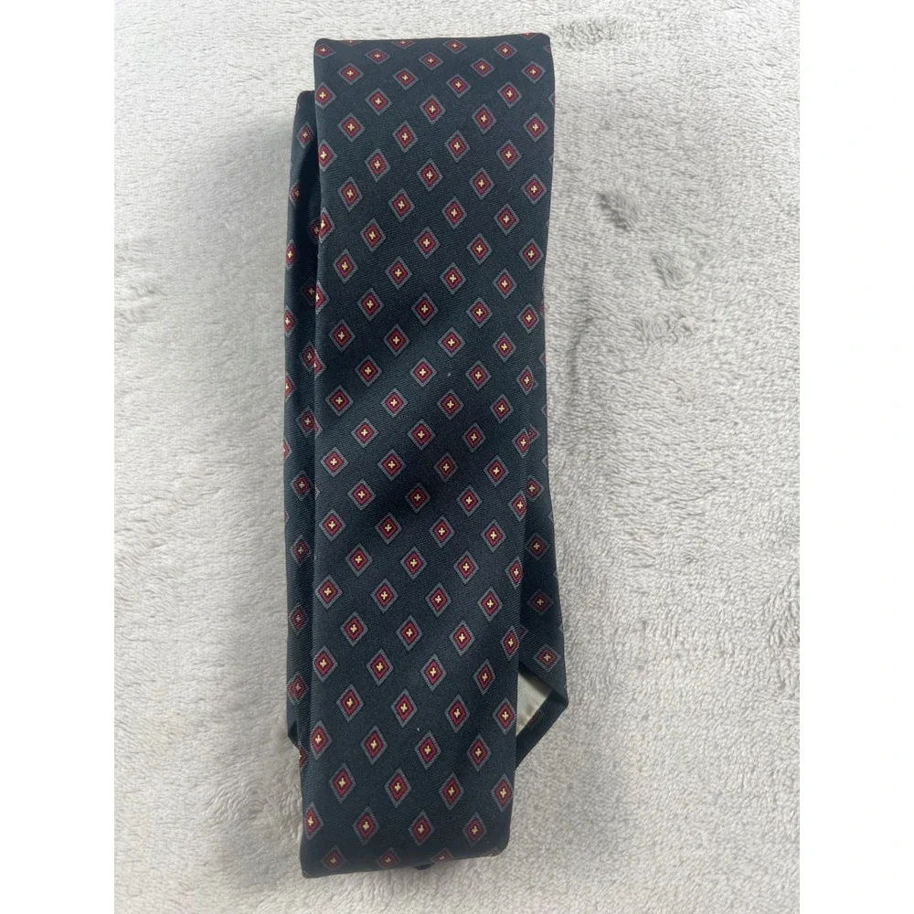 Brooks Brothers Makers Mens Silk Tie Navy Blue Red Geometric Diamond Made in USA